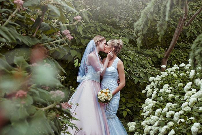 Δύο γυναίκες cosplayers "παντρεύτηκαν" και η ιστορία τους είναι σαν παραμύθι