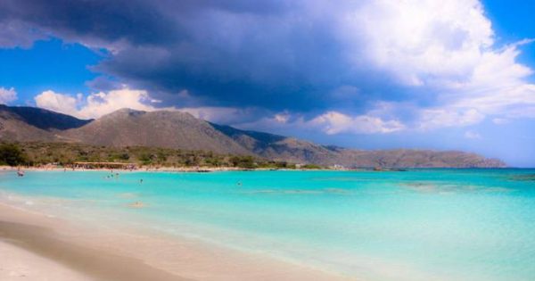 Μια Υπέροχη Ελληνική παραλία στις 10 καλύτερες του ΚΟΣΜΟΥ