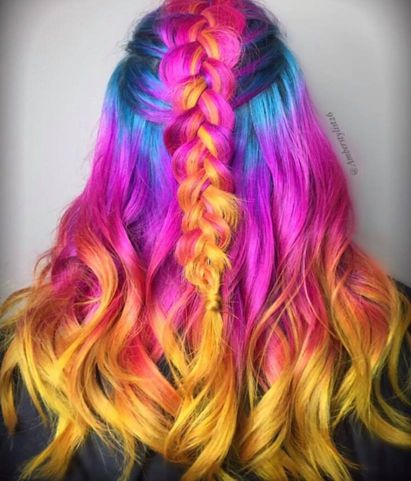 Τολμηρό στυλ μαλλιών στα χρώματα του ουράνιου τόξου!