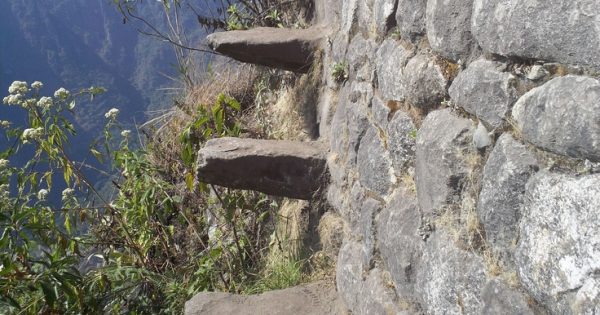 Τα τρομακτικά σκαλιά με θέα το Μάτσου Πίτσου!
