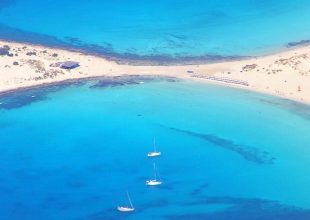 Η Καραϊβική τελικά δεν είναι και τόσο μακριά.. Γνωρίστε το ελληνικό νησάκι, μόλις 19 τ. χλμ, με τις καλύτερες παραλίες στον κόσμο!