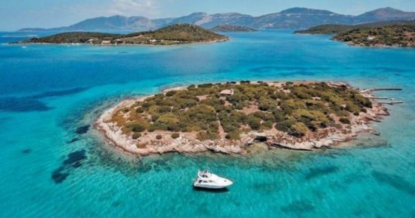 Πεταλιοί: Η Καραϊβική της Ελλάδας, ένας απέραντος τυρκουάζ παράδεισος μόλις 1 ώρα από την Αθήνα